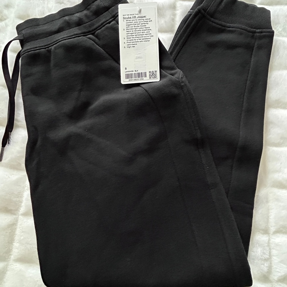 NWT Lululemon high rise scuba fleece Black joggers sz 8 embroidered lululemon - Picture 3 of 5